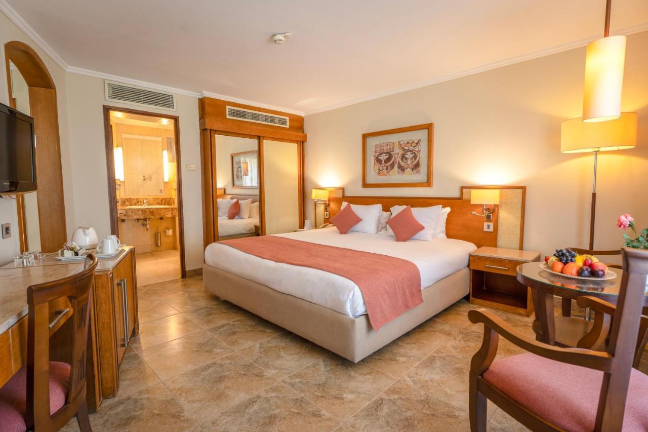Jolie Ville Hotel & Spa Kings Island Luxor Exterior photo A room at the Dead Sea Spa Magdiel
