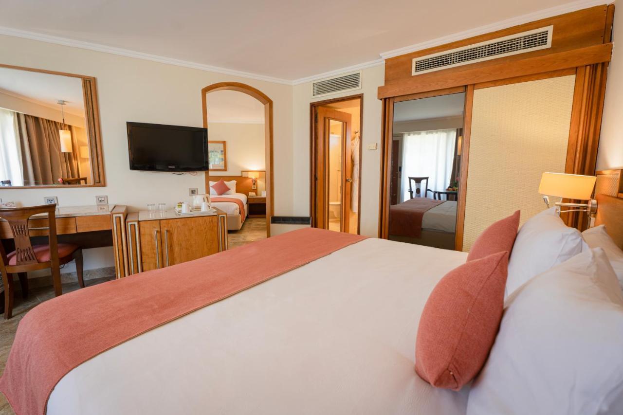 Jolie Ville Hotel & Spa Kings Island Luxor Exterior photo A suite at the Hilton London Heathrow