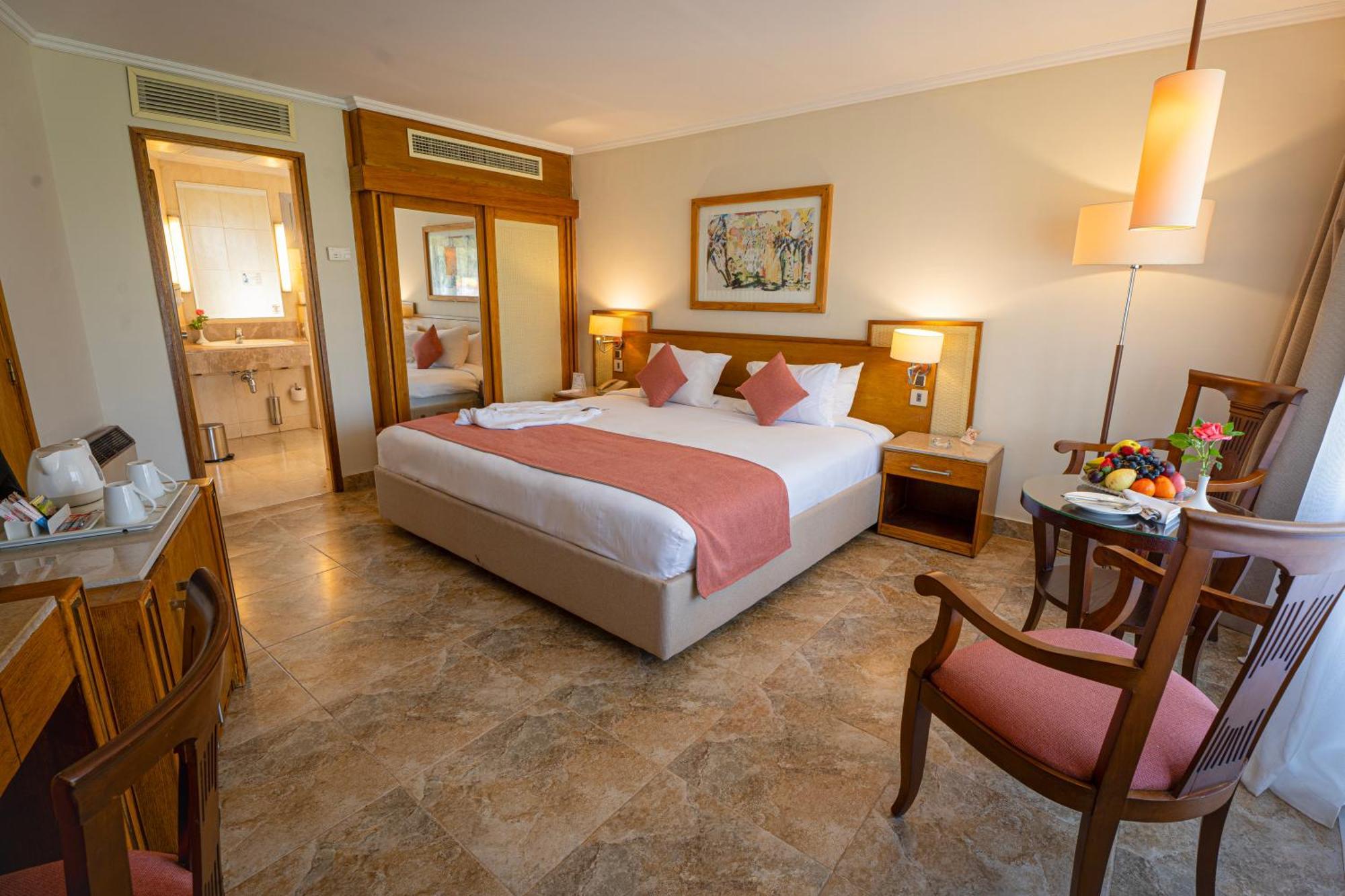 Jolie Ville Hotel & Spa Kings Island Luxor Exterior photo A room at the Dead Sea Spa Magdiel